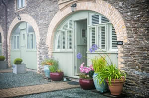 Self catering breaks at Hobbit Cottage in Noss Mayo, Devon