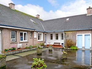 Self catering breaks at Bay View Apartment in Oban, Argyll