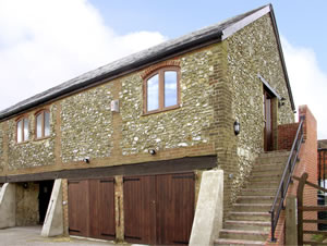 Self catering breaks at Pilgrims Nest in Caterham, Surrey