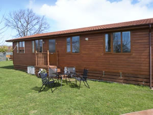 Self catering breaks at Field View Lodge in Pocklington, North Yorkshire