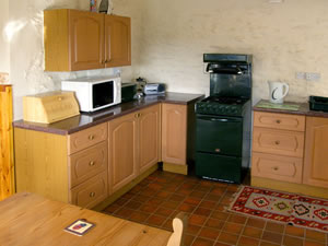 Self catering breaks at Crows Nest Cottage in Tynygongl, Isle of Anglesey