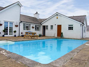 Self catering breaks at Aber Eilian Bach in Llaneilian, Isle of Anglesey